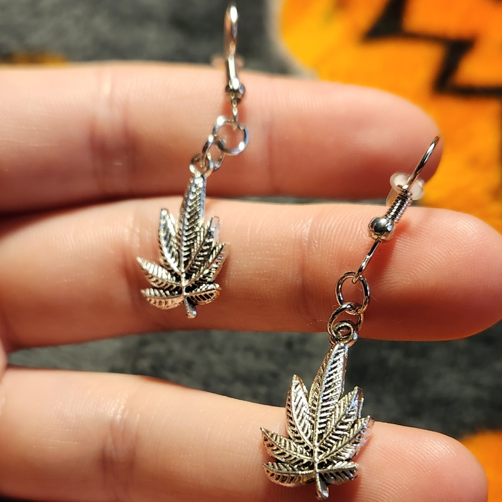 Leaf earrings 🍃
